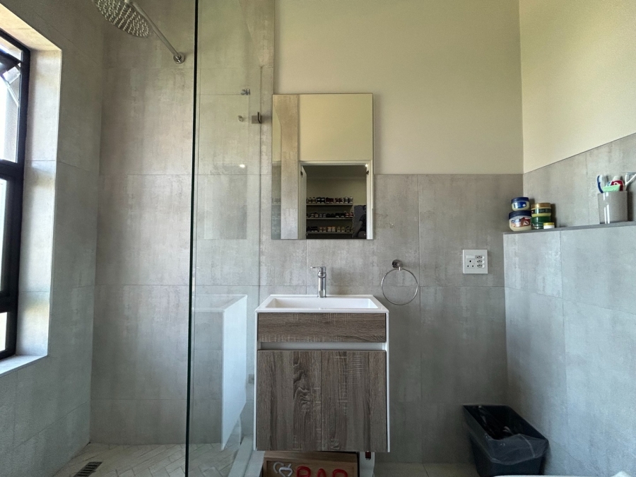 To Let 4 Bedroom Property for Rent in Sandown Western Cape